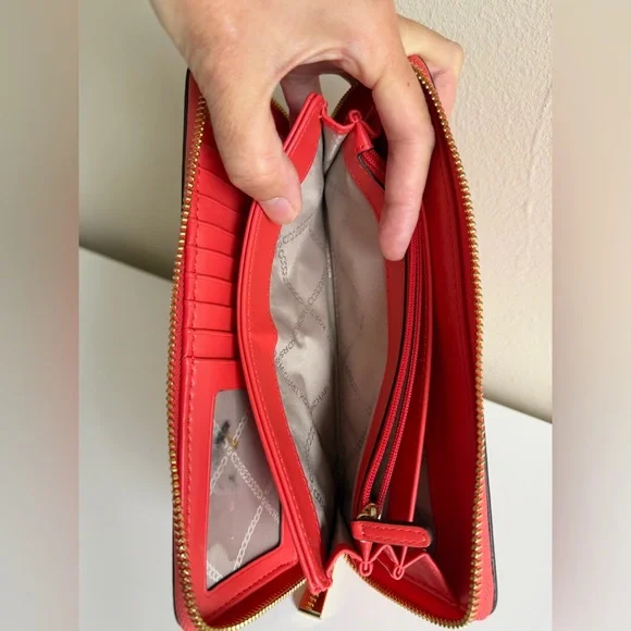 Michael Kors Jet Set Travel Large Logo
Continental Wristlet - Picture 6 of 10